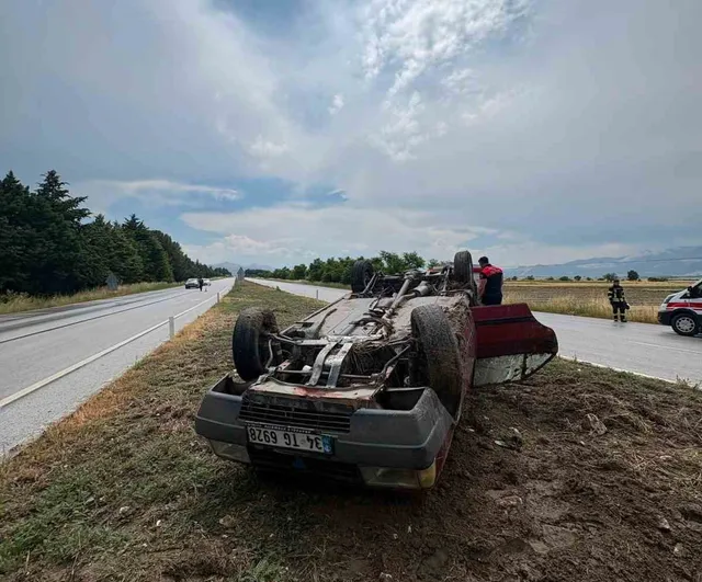 Burdur'da otomobil takla attı: 2 yaralı