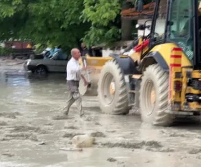 Burdur’da sağanak sonrası bazı evleri su bastı