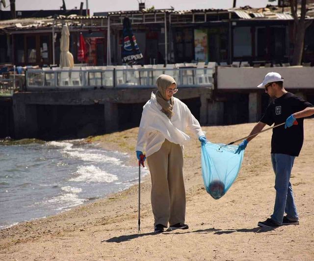Bursa Büyükşehir’in Çevre Haftası Etkinlikleri: Mudanya’da 42 m² Seramik Duvar Panosu ve Sahil Temizliği