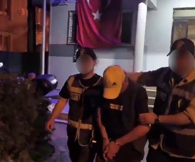Bursa'da uyuşturucu operasyonu: Yaklaşık 1 kilogram esrar ele geçirildi, 4 şüpheli gözaltında