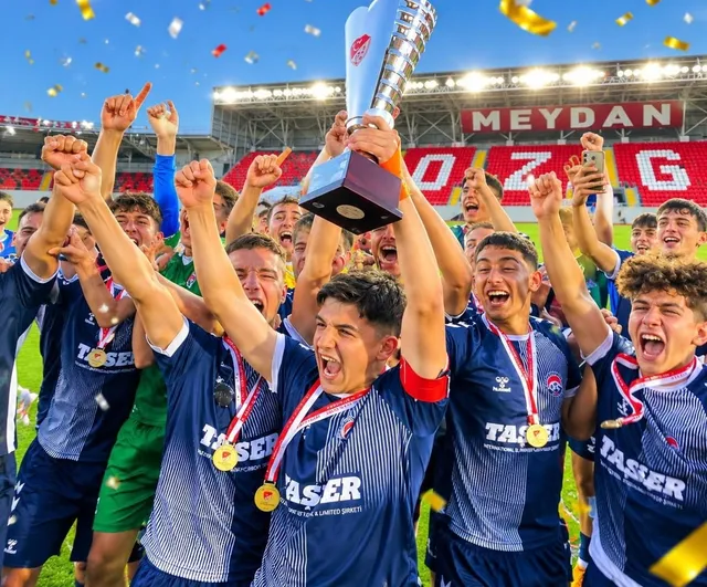 Bursa Orhangazi futbol kulübü, U18 Türkiye şampiyonu oldu