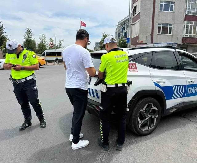 Büyükçekmece’de abart egzoz kullanan ehliyetsiz sürücüye 266 bin lira ceza