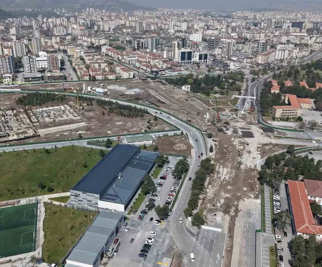 Büyükşehir belediyesinin Kartal Kavşağı çalışmalarına LGS ve YKS nedeniyle ara