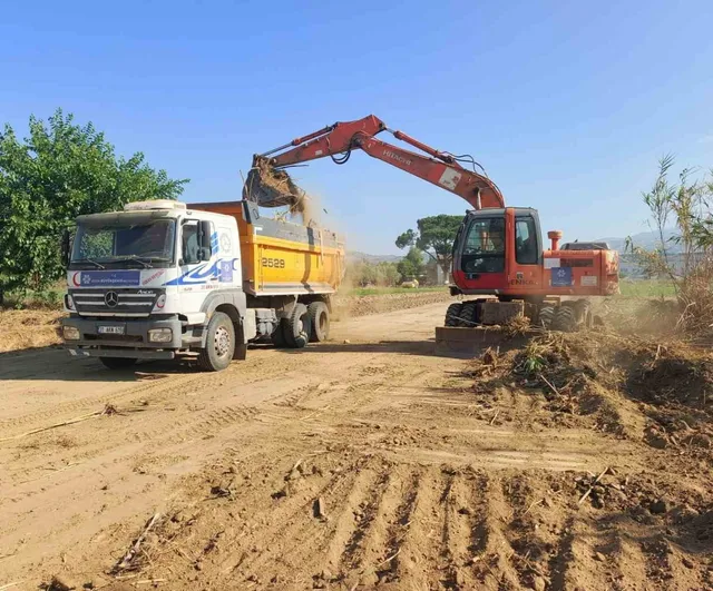 Büyükşehir ekipleri 17 ilçede sahada