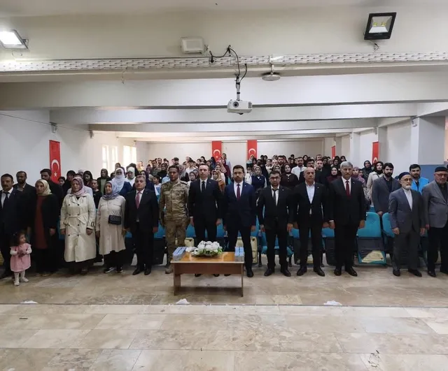 Çaldıran'da 4-6 yaş Kur'an kursu öğrencilerinin mezuniyet coşkusu