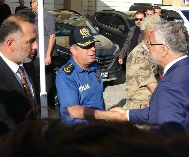 Çalışma ve sosyal güvenlik bakanı Vedat Işıkhan Ardahan’da