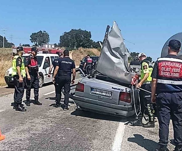 Çanakkale’de kamyonete arkadan çarpan otomobilde ağır yaralanan çocuk hayatını kaybetti