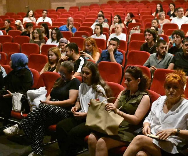 Cannes'ın ödüllü kısa filmleri Manisalı sinemaseverlerle buluştu