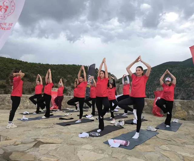 Cehennem Deresi Kanyonu'nda dünya yoga günü etkinliği