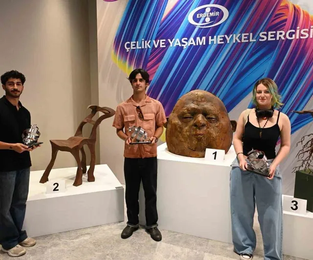 Çelik ve yaşam heykel yarışmasında Anadolu Üniversitesi öğrencileri ilk üçü aldı