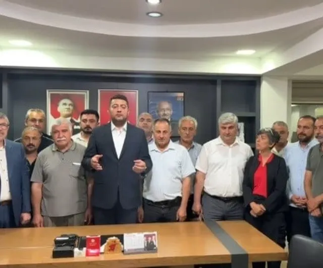 CHP Malatya il başkanlığına atanan Hakan Satılmış il binasını çilingirle devraldı