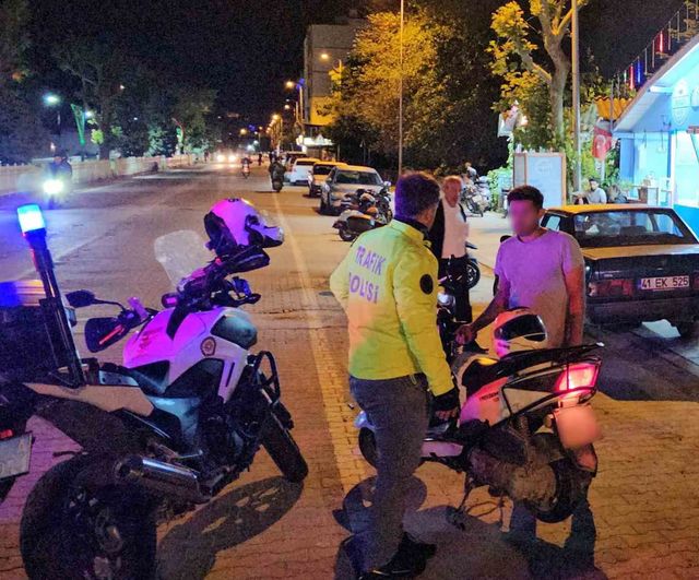 Cide'de abart egzozlu motosiklete 35 bin 348 lira ceza, araç 30 gün trafikten men edildi