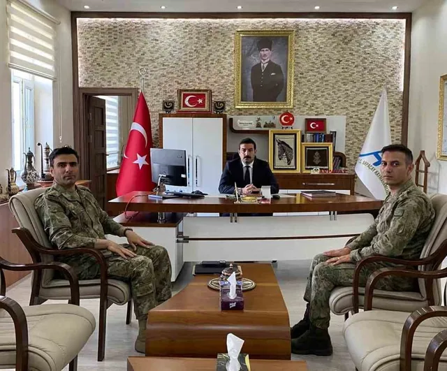 Çıldır 2. hudut tabur komutanı Günfer’den kaymakam Akköz’e ziyaret