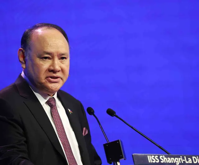 Çin, Filipinler Savunma Bakanı Gilberto Teodoro ve Ailesinin Ülkeye Girişini Yasakladı