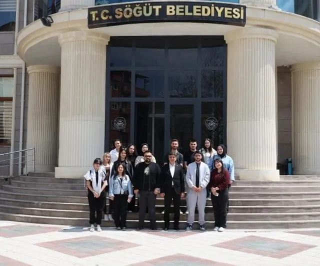 Çöp konteyneri akımına katılan öğrenciler başkan Durgut'la buluştu