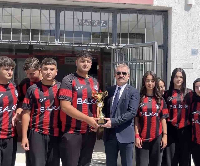 Çorum Cumhuriyet Anadolu Lisesi Bocce Takımı Türkiye Şampiyonu oldu; meşaleli karşılama