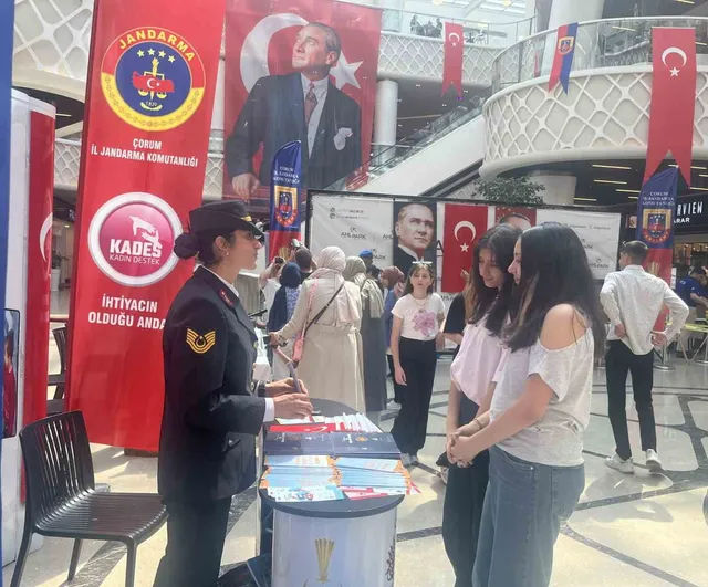 Çorum’da Jandarma stantlarına vatandaşlardan yoğun ilgi