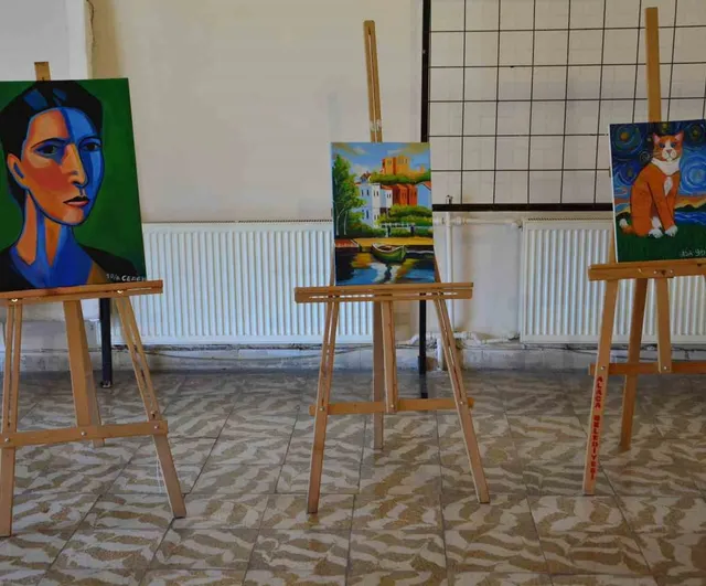 Çorum’da lise öğrencileri yöresel dokumaları modern tasarımla podyuma taşıdı