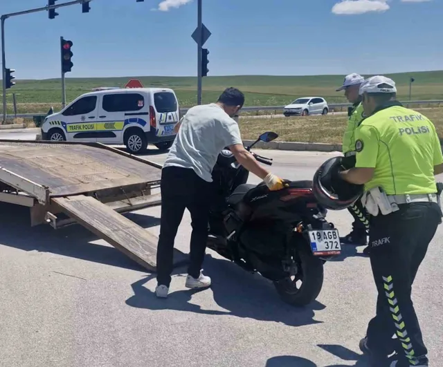 Çorum’da motosiklet ile otomobil çarpıştı: 1 yaralı