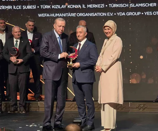 Cumhurbaşkanı Erdoğan’dan Tahmazoğlu’na 'Yılın Kurumsal Kan Bağışçısı' Birincilik Ödülü