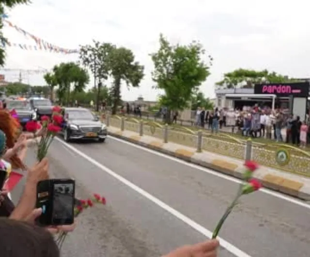 Cumhurbaşkanı Erdoğan Edirne’de karanfillerle karşılandı