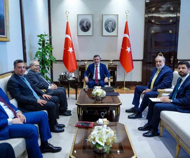 Cumhurbaşkanı yardımcısı Yılmaz, Lübnan başbakan yardımcısı Mitri ile görüştü