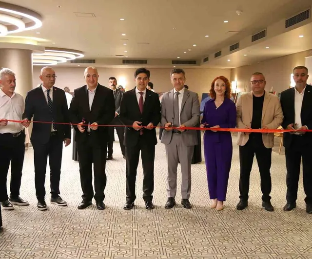 DAHİ Mersin Projesiyle 'Atıktan Kağıda ve Sanata' Sergisi: Geri Dönüşüm Sanata Taşındı