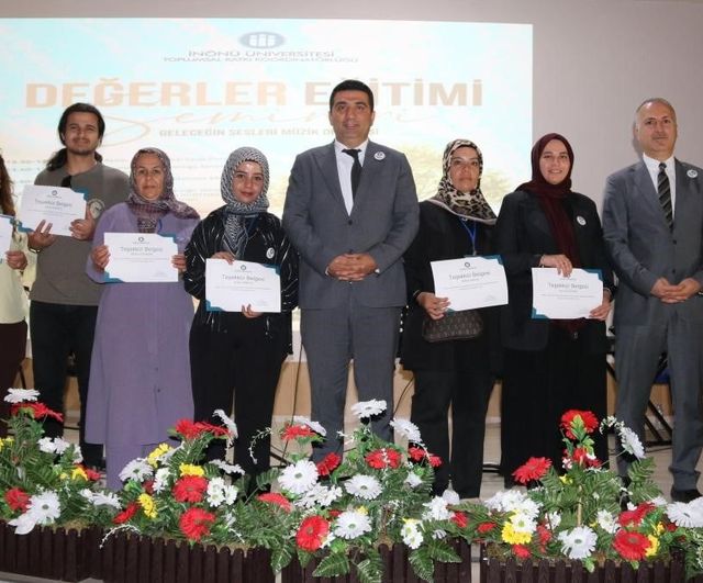 Değerler eğitimi semineri ve Geleceğin Sesleri müzik programı gerçekleştirildi