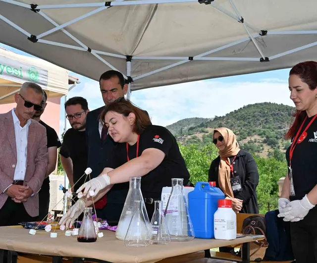 Demircili çocuklara bilim şenliği