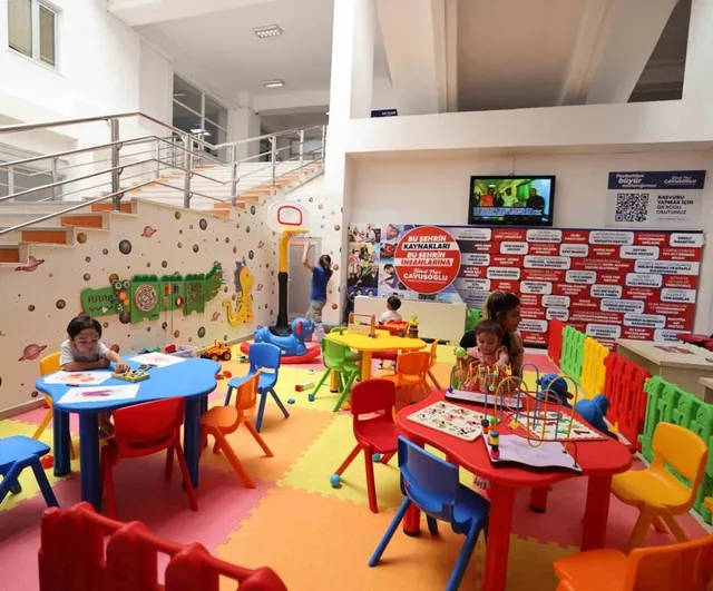 Denizli Büyükşehir Belediyesi'nden çocuk dostu adım: Hizmet binası girişine oyun alanı