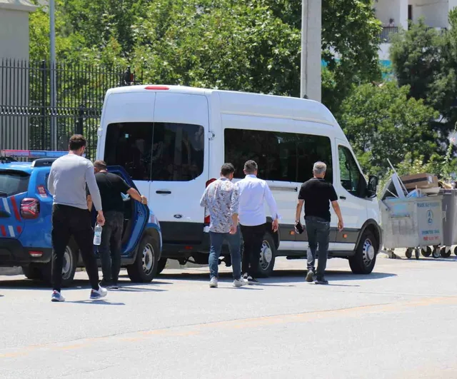 Denizli'de uyuşturucu operasyonunda gözaltına alınan avukatlar adli tıbba sevk edildi