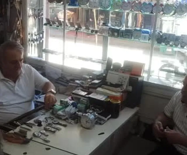 Devrek'te 52 yıllık saat tamircisi teknolojiye rağmen mesleğini sürdürüyor