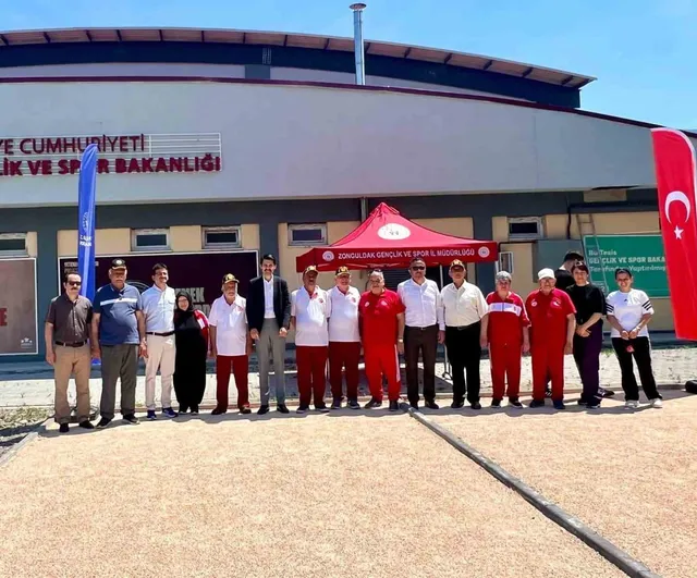 Devrek'te Bocce Turnuvası: Kıbrıs Gazileri ile Huzurevi Sakinleri Bir Araya Geldi
