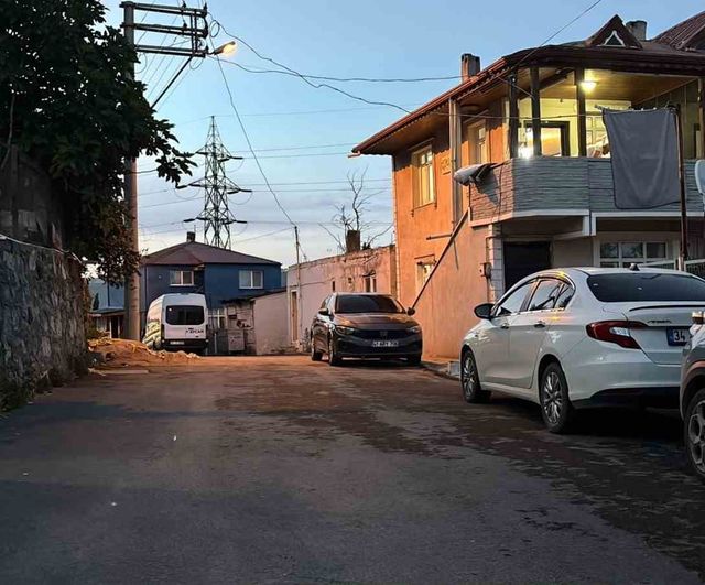 Dilovası'nda sokak ortasında kadın cinayeti: Zanlının 'namus meselesi' dediği iddia edildi