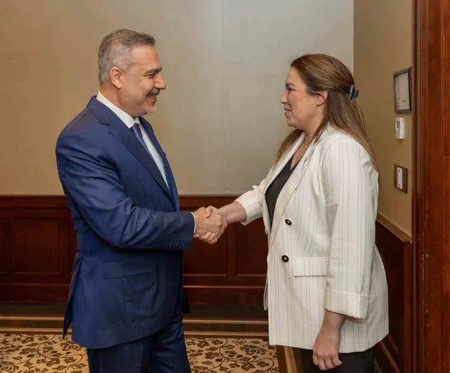 Dışişleri bakanı Fidan, Kanada'da Türk kökenli milletvekili Şima Açan ile görüştü