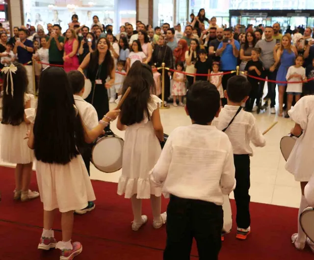 Diyarbakır'da Ceylan Karavil Park AVM'de Özel Kolejin Bahar Şenliği Yoğun İlgi Gördü