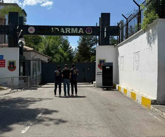 Diyarbakır'da Kesinleşmiş Hapis Cezası Bulunan 24 Kişi Jandarma Operasyonuyla Yakalandı