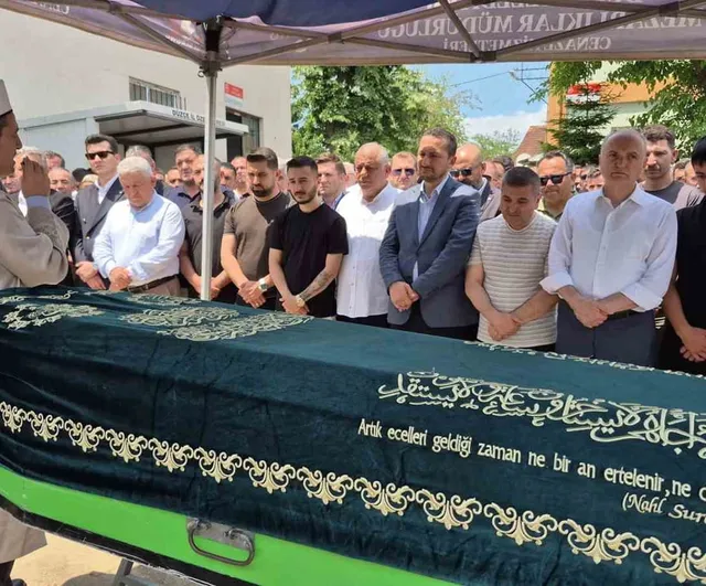 Düzce belediye başkanı Özlü'nün şoförü Ersin Çakır son yolculuğuna uğurlandı