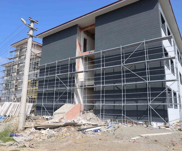 Düzce'de 24 sınıflı Turgut Özal Anadolu Lisesi inşaatında yerinde inceleme
