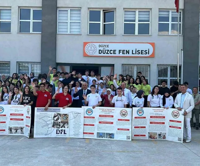 Düzce'de '81 Bilim, Kültür, Sanat ve Spor Şenliği'nde Öğrenci Projeleri Sergilendi