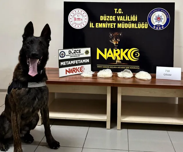 Düzce'de motor kaputundan 710 gram metamfetamin ele geçirildi