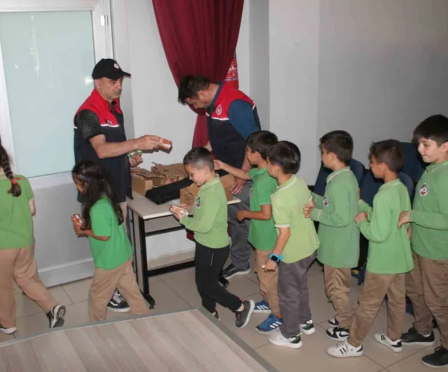 Düzce'de TOBB İlkokulu'nda Dünya Süt Günü kapsamında süt ve gıda güvenliği eğitimi
