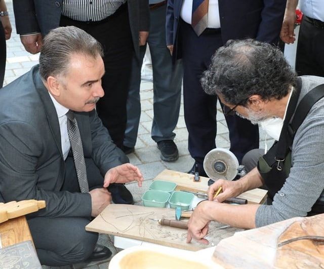 Edremit'te Hayat Boyu Öğrenme Haftası: Yıl Sonu Sergisi Faruk Serpil Parkı'nda açıldı