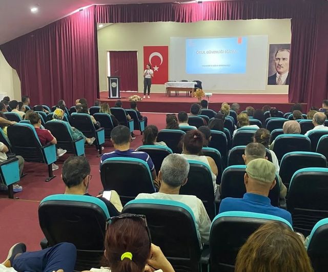 Edremit’te okul müdürleri ve rehber öğretmenlere okul ve siber güvenlik eğitimi verildi