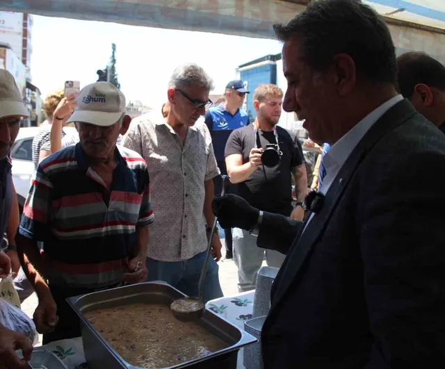 Efeler’den 3 bin kişilik aşure hayrı