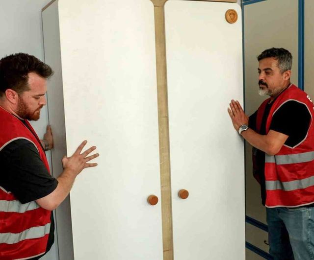 Efeler Sosyal Yardım Ağı, İhtiyaç Sahibi Aileye Çocuk Odası Mobilyası Sağladı