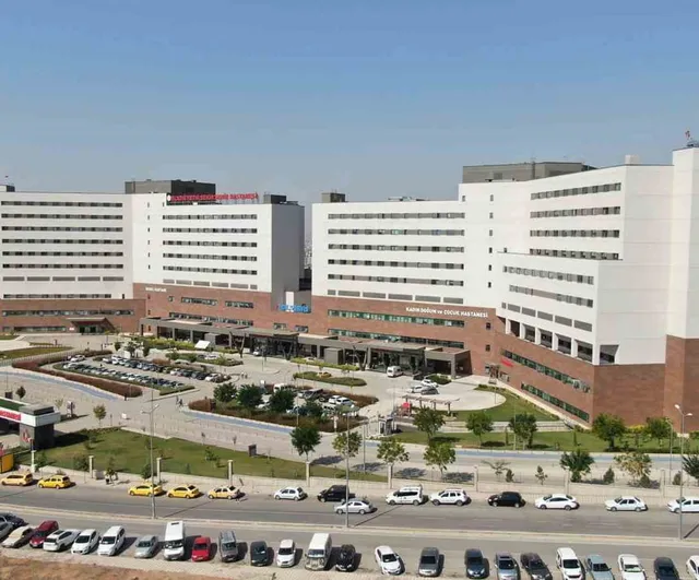 Elazığ'da 3. kattan düşen 4 yaşındaki çocuk ağır yaralandı
