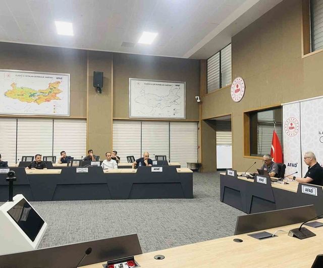 Elazığ'da AFAD ve güvenlik birimlerine yönelik arama-kurtarma ve trafik müdahale eğitimleri başladı