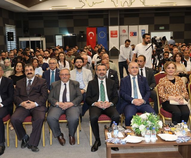 Elazığ Sivil Katılım Zirvesi düzenlendi: Afet hazırlığı, çevre ve kırsal kalkınma öne çıktı