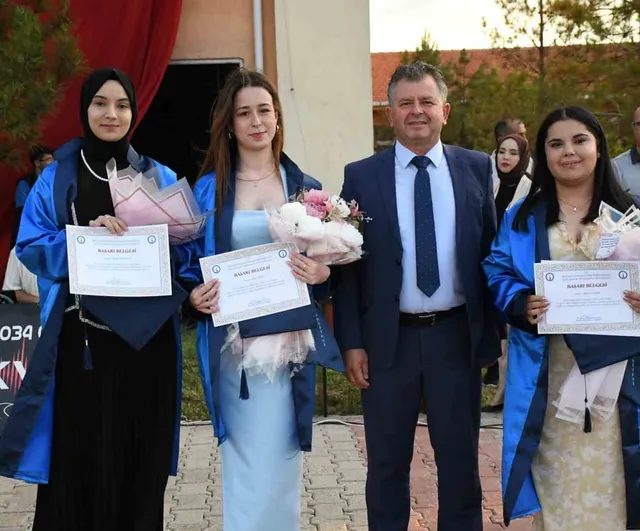Emet MYO'da 157 öğrenci için mezuniyet töreni düzenlendi